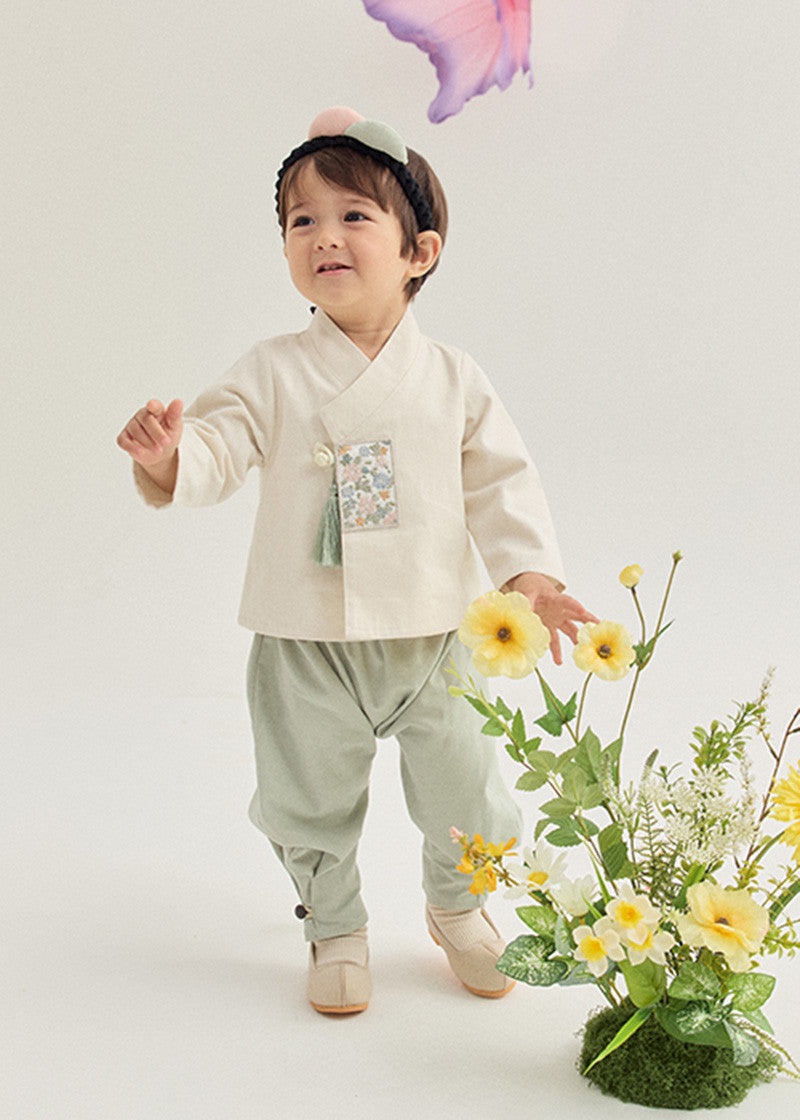 Seo-woo Hanbok