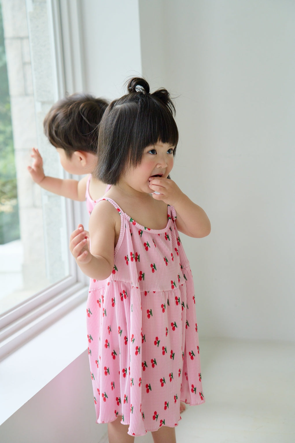 [6/26~Sequential Shipping][Pre-order] Cherry Sleeveless Pleated Dress