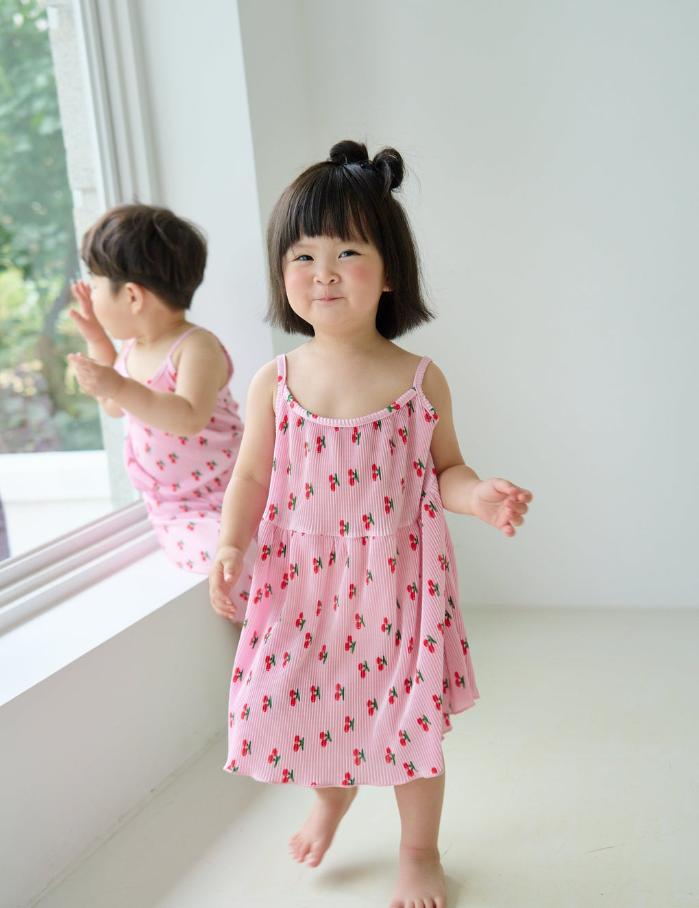[6/26~Sequential Shipping][Pre-order] Cherry Sleeveless Pleated Dress