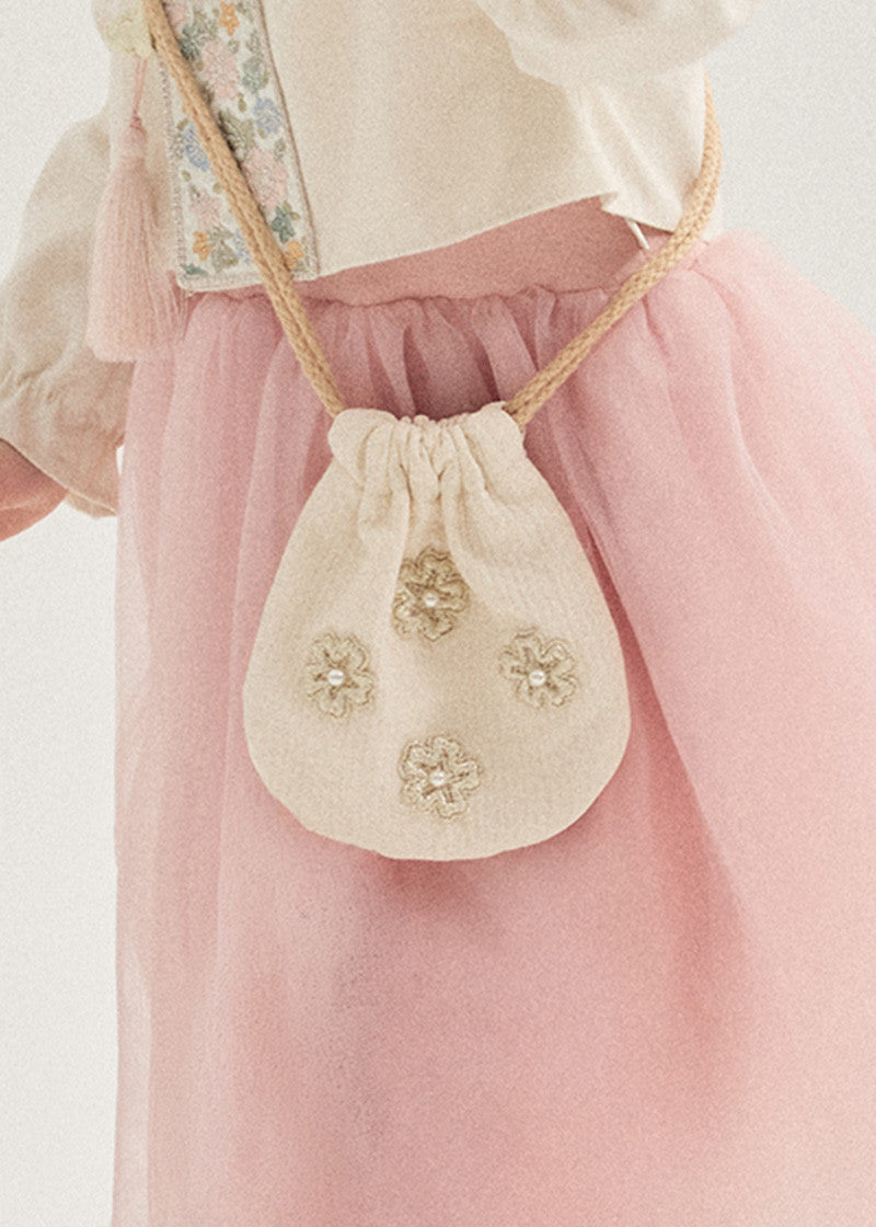 Pearl flower pouch