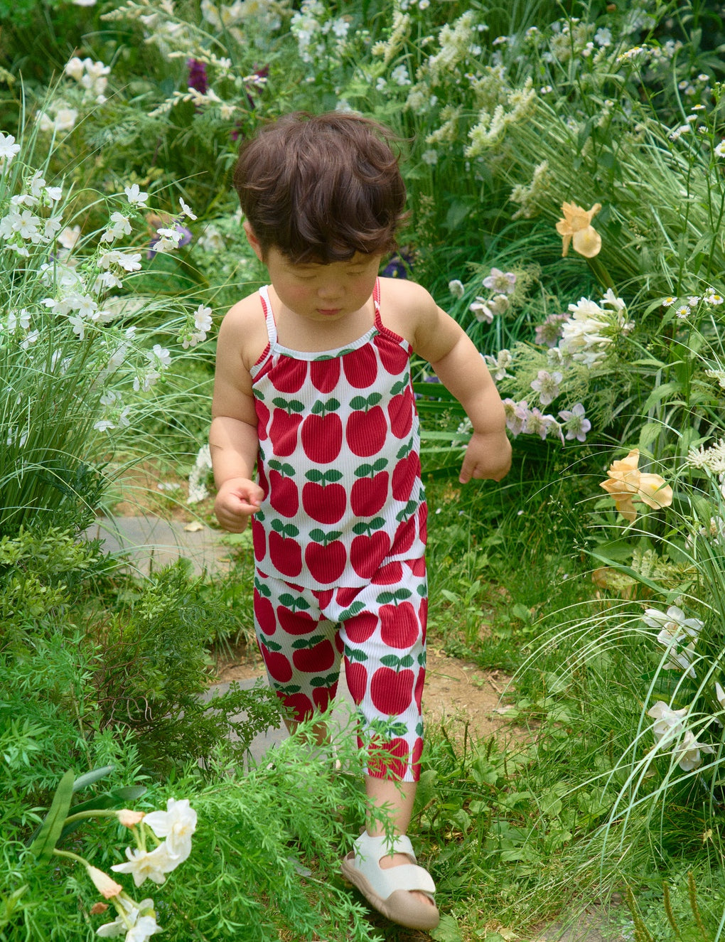 [June 26 ~ Sequential Shipping][Pre-order] Apple Sleeveless Long Pants Pleated Top & Bottom Set