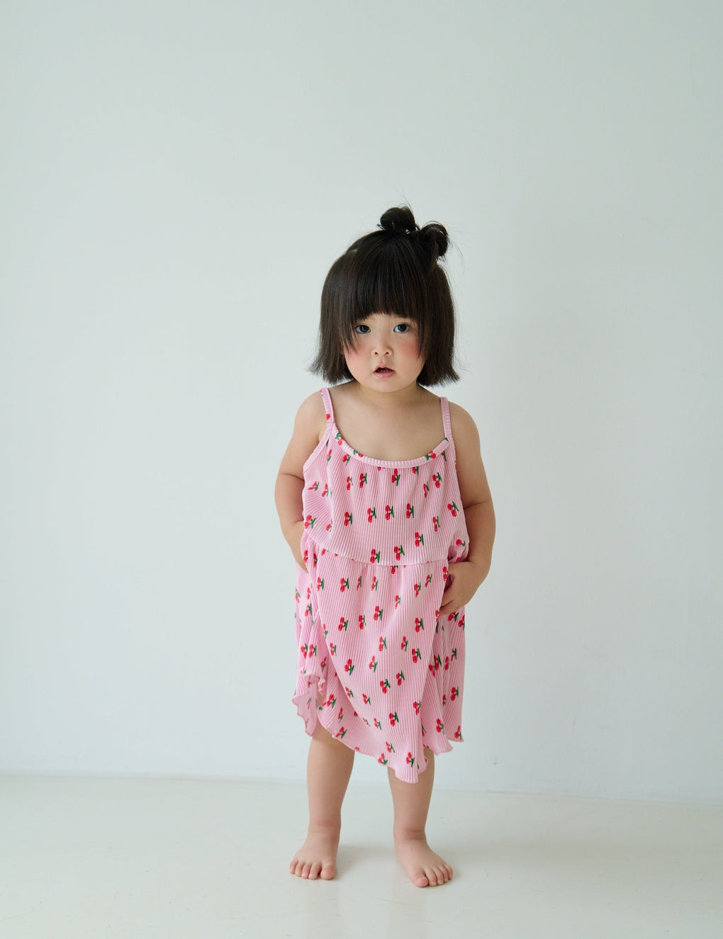 [6/26~Sequential Shipping][Pre-order] Cherry Sleeveless Pleated Dress