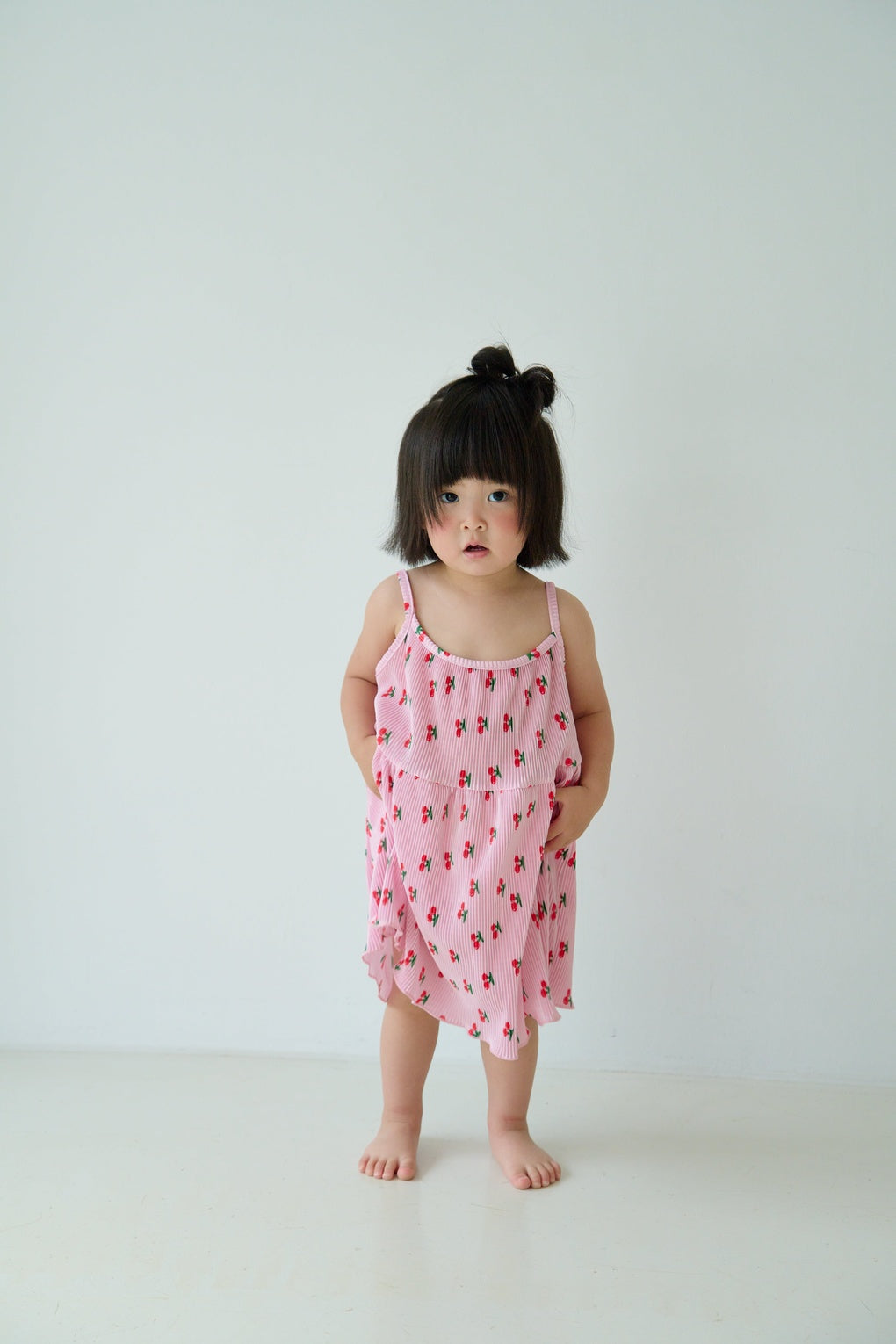 [6/26~Sequential Shipping][Pre-order] Cherry Sleeveless Pleated Dress