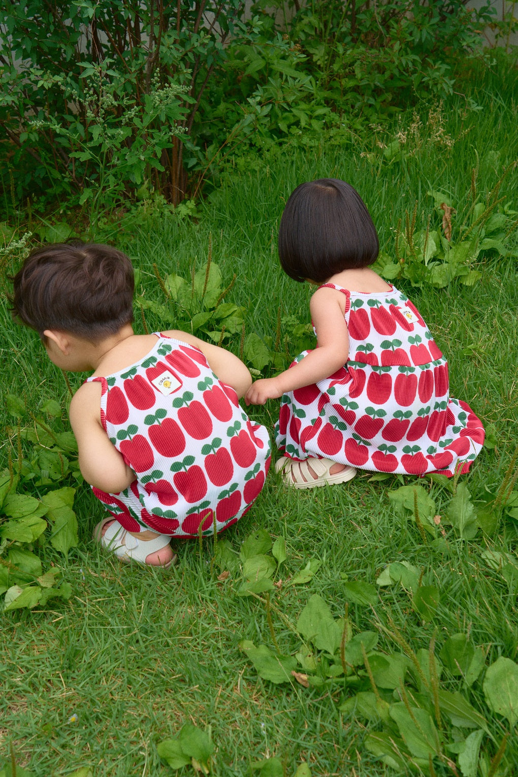 [June 26 ~ Sequential Shipping][Pre-order] Apple Sleeveless Long Pants Pleated Top & Bottom Set