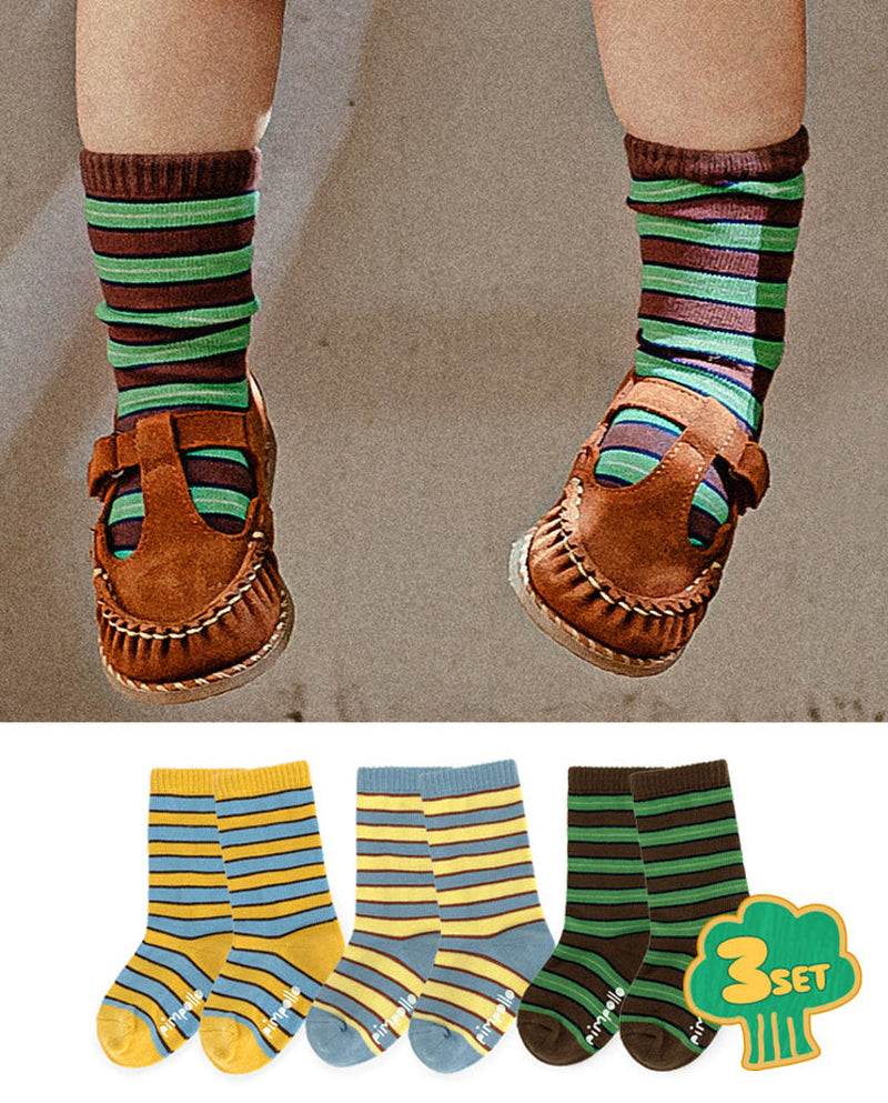 A set of 3 types of joyful socks