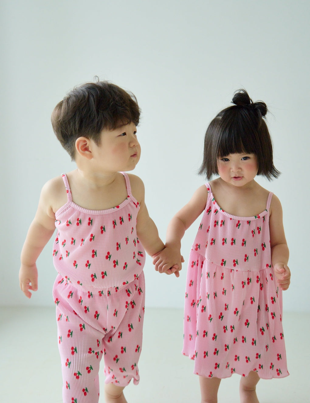 [June 26 ~ Sequential Shipping][Pre-order] Cherry Sleeveless Long Pants Pleated Top & Bottom Set
