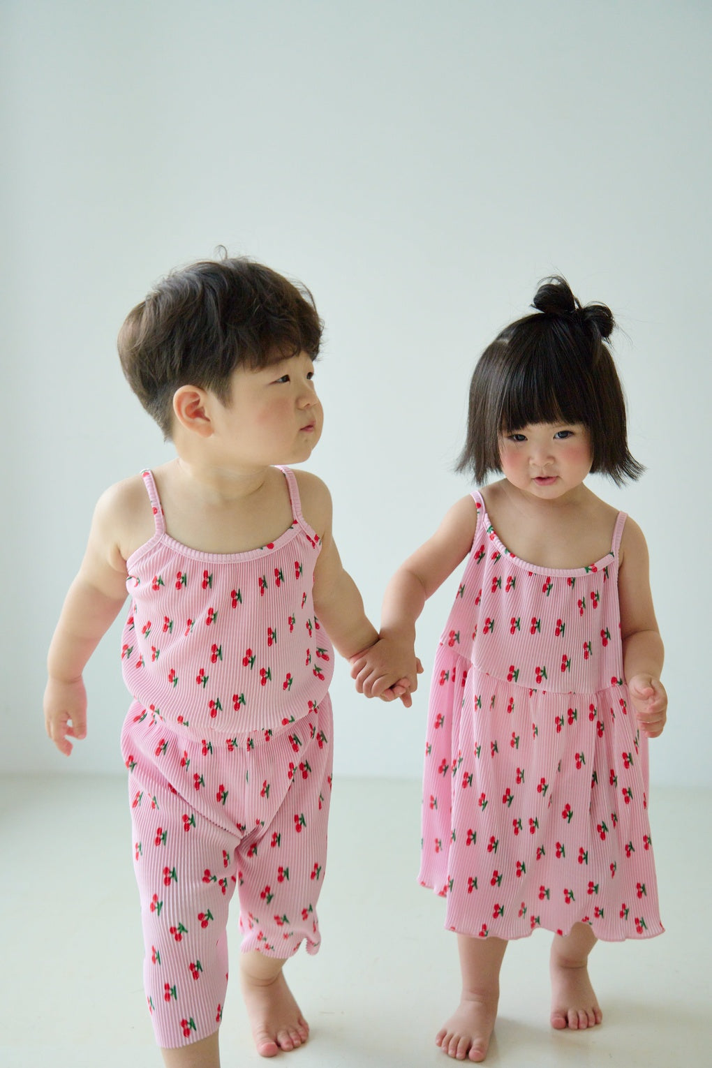 [June 26 ~ Sequential Shipping][Pre-order] Cherry Sleeveless Long Pants Pleated Top & Bottom Set