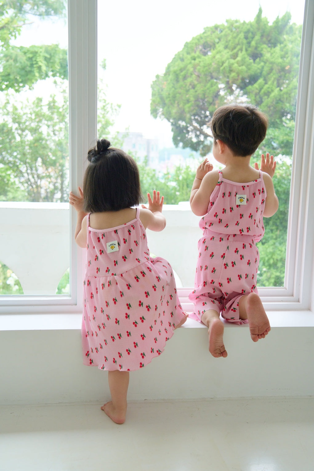 [6/26~Sequential Shipping][Pre-order] Cherry Sleeveless Pleated Dress