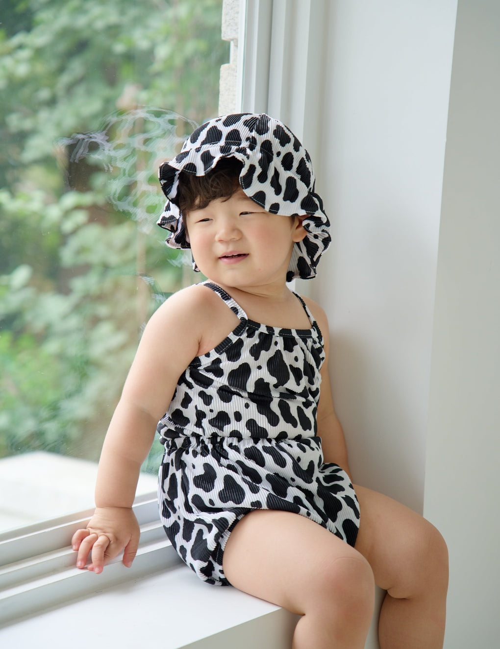 [Shipping sequentially starting 6/26][Pre-order] Milk Cow Bloomer Pleated Two-Piece Set