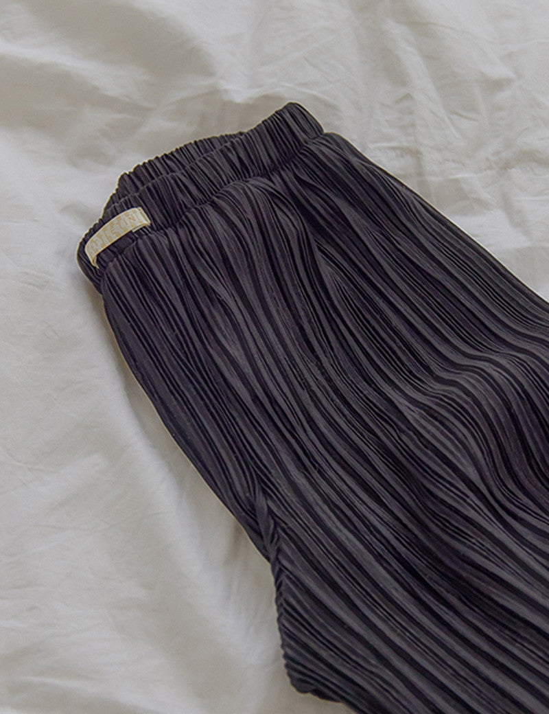Essential Pleated Shorts [Scheduled for shipment after May 21]