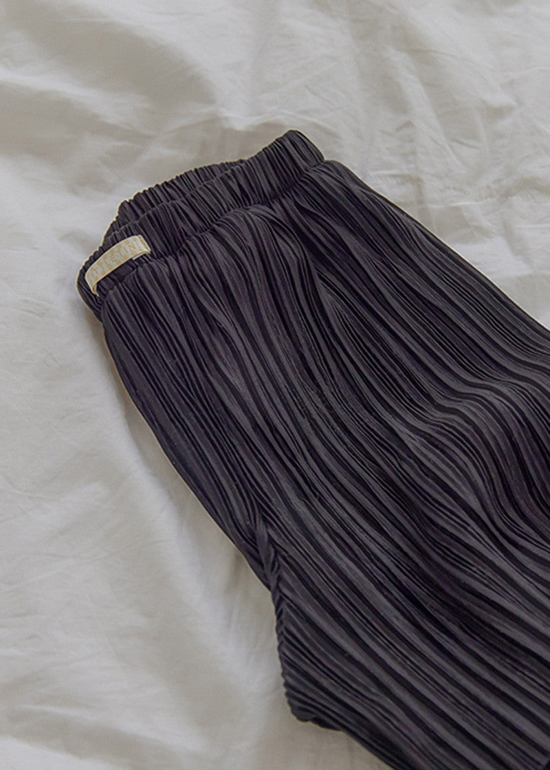 Essential Pleated Shorts [Scheduled for shipment after May 21]