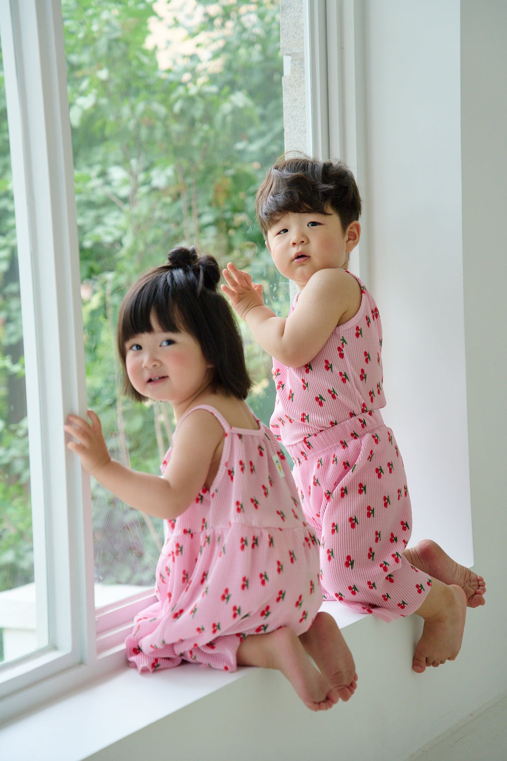 [June 26 ~ Sequential Shipping][Pre-order] Cherry Sleeveless Long Pants Pleated Top & Bottom Set