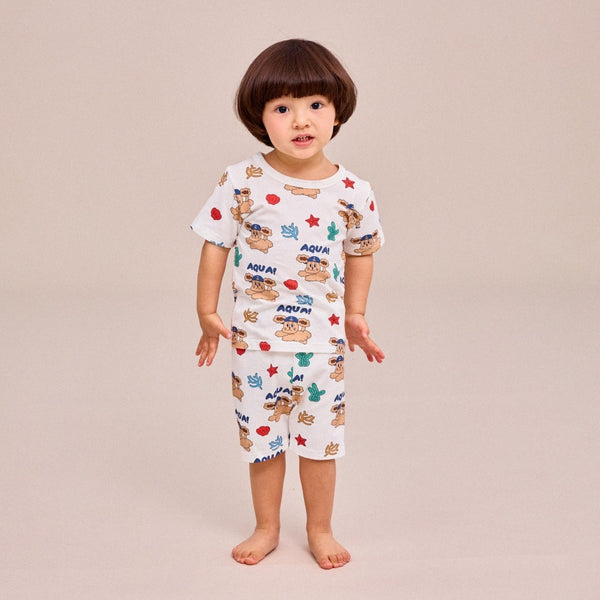 Tropical tight-fitting indoor wear white
