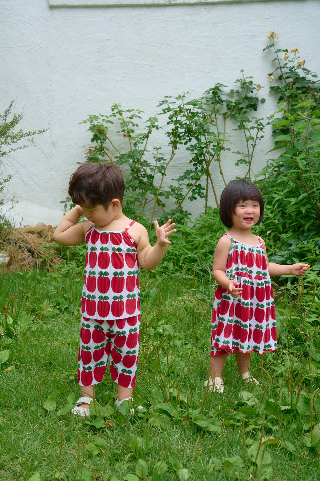 [June 26 ~ Sequential Shipping][Pre-order] Apple Sleeveless Long Pants Pleated Top & Bottom Set